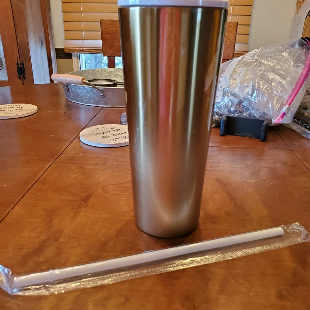 Starbucks Holiday 2019 24oz Gold Radiant Glit Tumbler w/ Straw